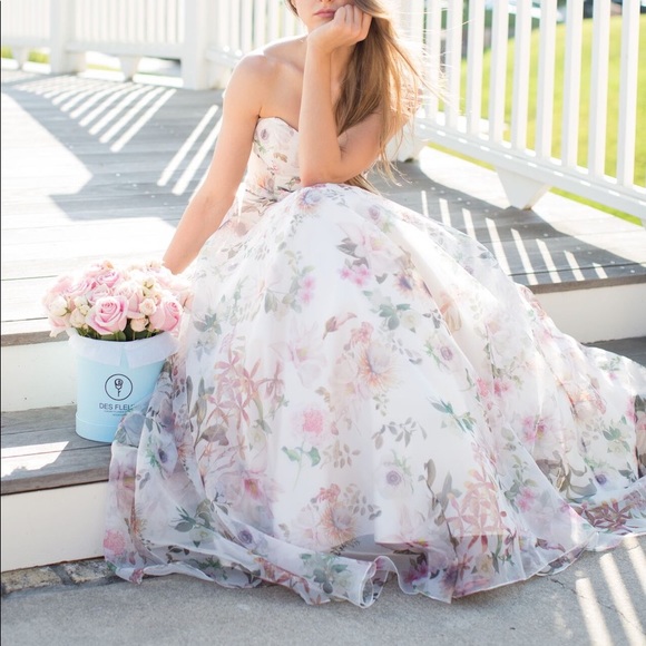 Beautiful Ball Prom Dress/ Gown (size small) - Picture 2 of 11